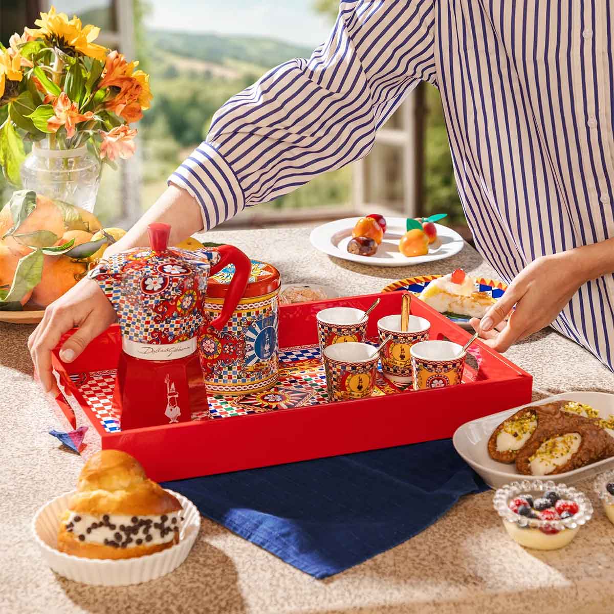 Set Moka Express Carretto Siciliano 2 tz, 2 bicchierini in porcellana e 2 palettine dorate