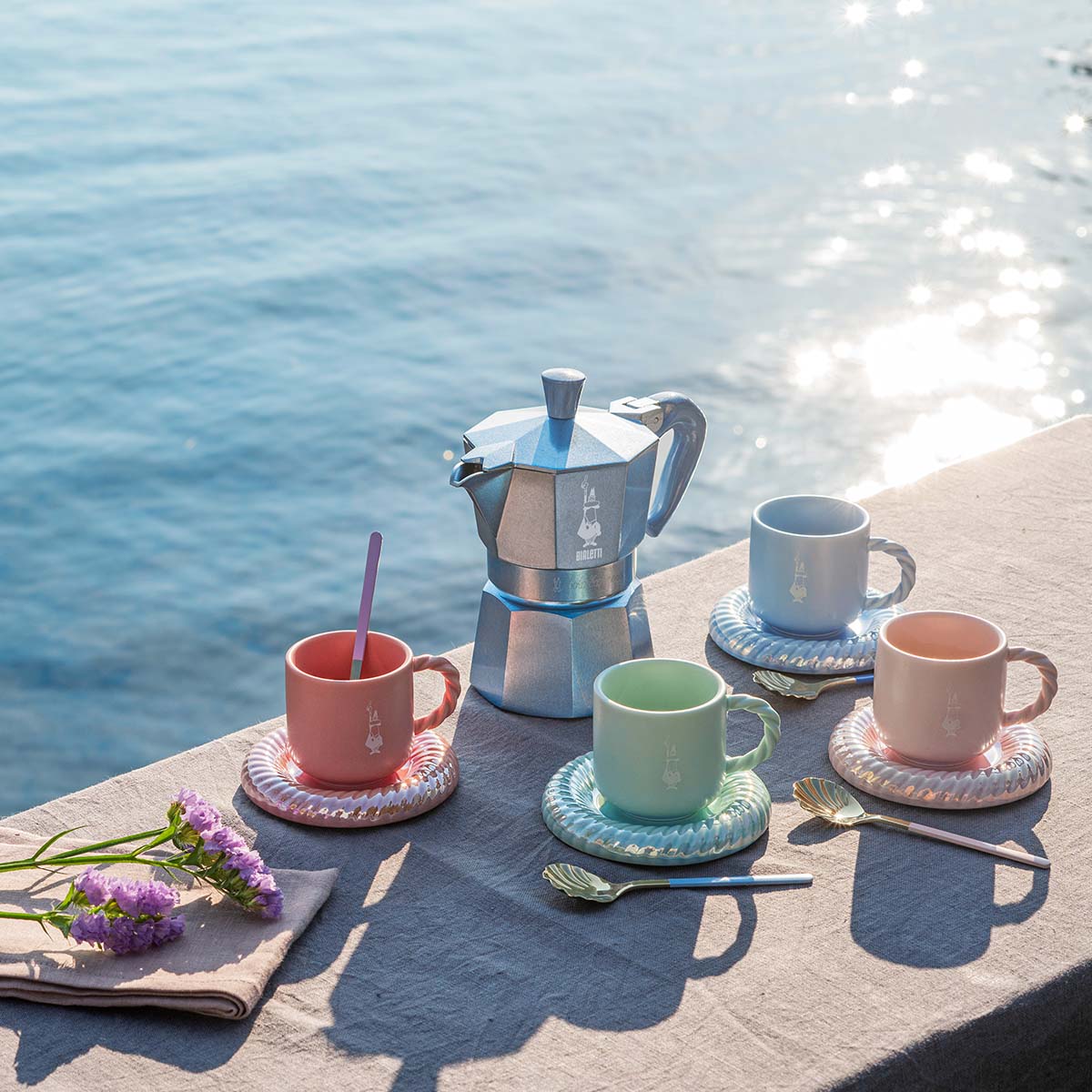 Set 4 tazzine mare
