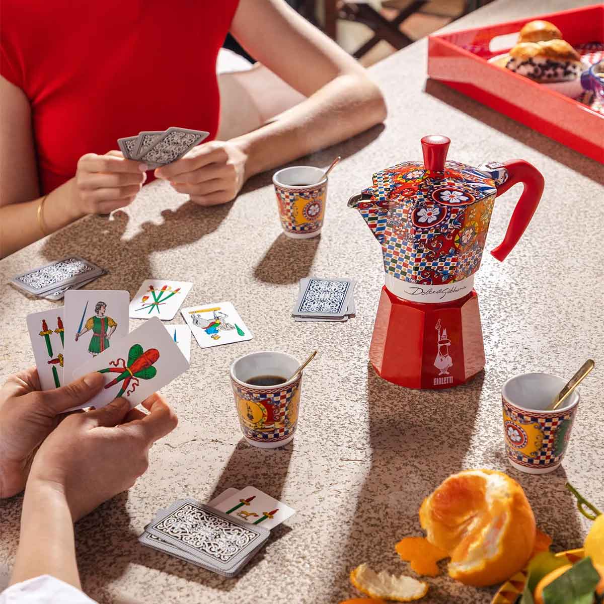 Set Moka Express Carretto Siciliano 2 tz, 2 bicchierini in porcellana e 2 palettine dorate
